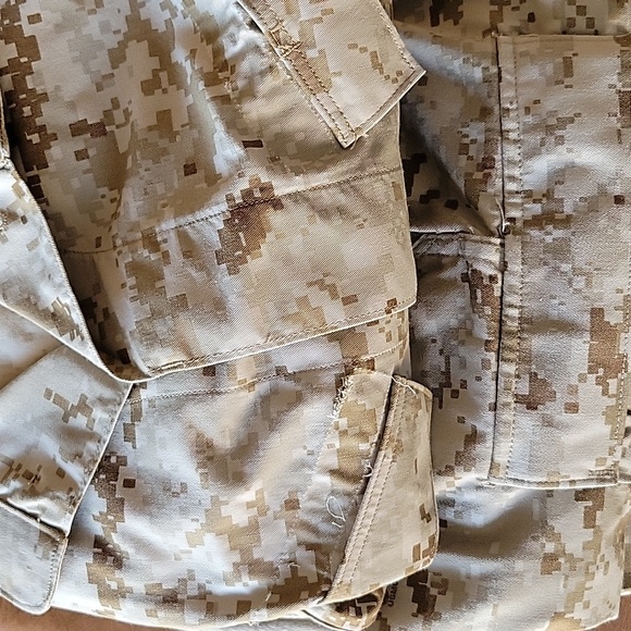 Official USMC digital desert camouflage uniforms. - Picture 4 of 4